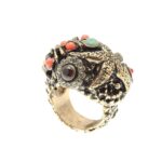 Anello Made in Italy con coralli, smeraldi, granati e swarovski.